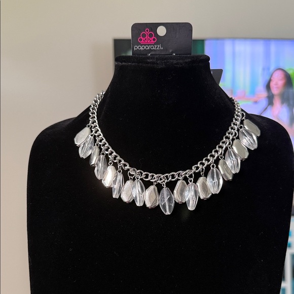 paparazzi Jewelry - paparazzi Silver Leaf Fringe Necklace - Silver